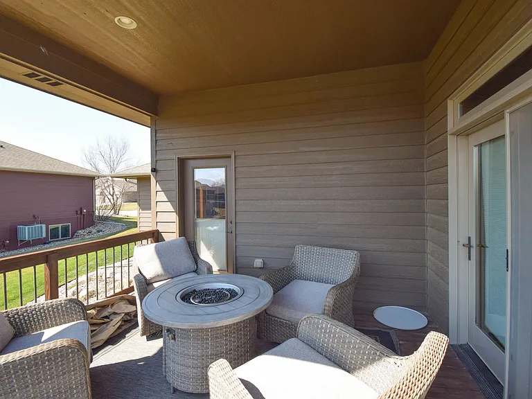 2204 S Silverthorne Ave — Photo 30