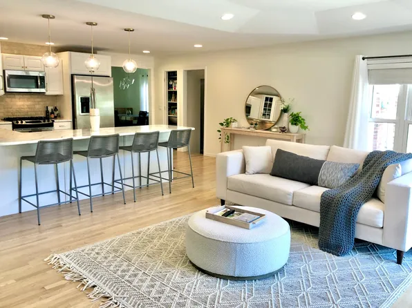 2487 Parcells Cir, Bloomfield Hills, MI 48302