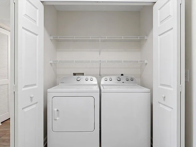 1303 Lakeview Dr E — Photo 11