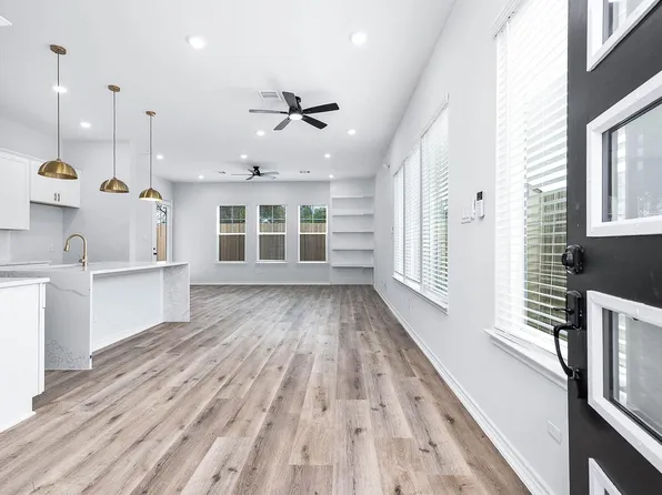 2716 Spence St, Houston, TX 77093