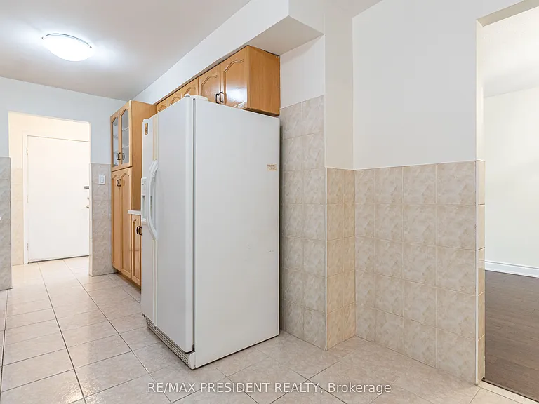 17 Manitou Cres #UPPER — Photo 12