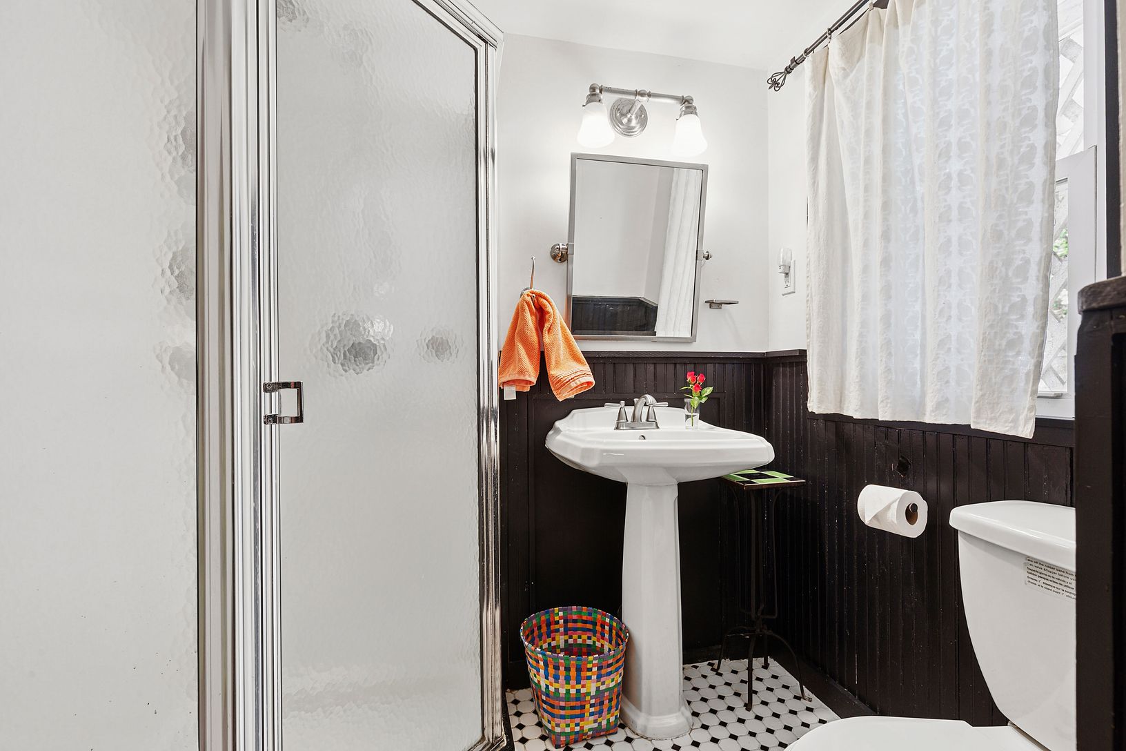 First floor bath, close to first floor bedroom