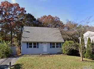 250 Floyd Rd, Shirley, NY 11967