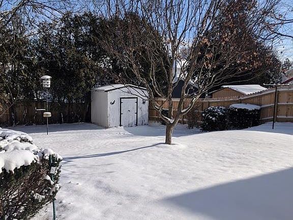 3rd image of 206 Male Ave