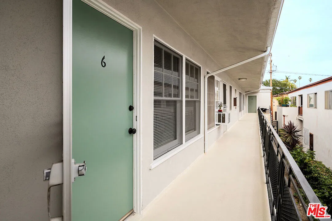 1 bed, 1.0 bath, 700 sqft, $2,400 — Photo 3