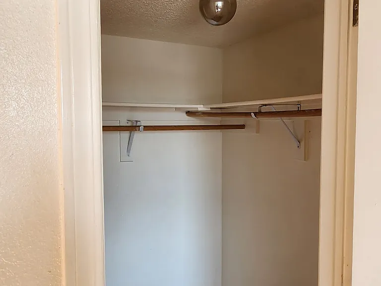 2810 Castle Hill Cir — Photo 1