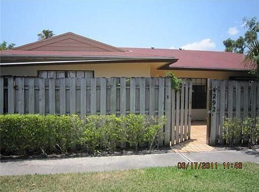 1st image of 4292 Woodstock Dr APT D