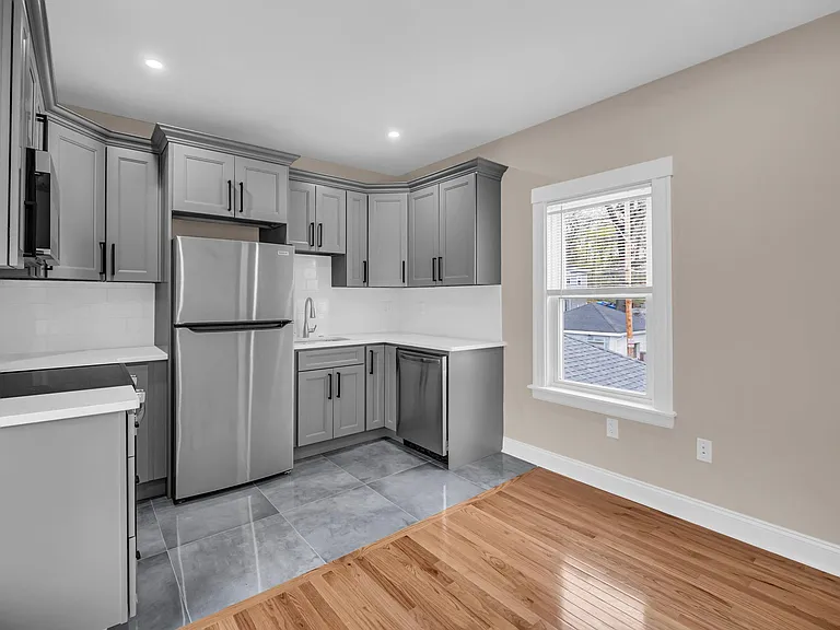 189 Glenwood St #2 — Photo 3