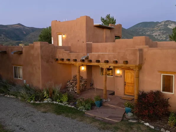 9 Desiderio Rd, Arroyo Seco, NM 87514