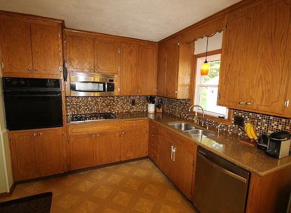5th image of 1394 Clarence St