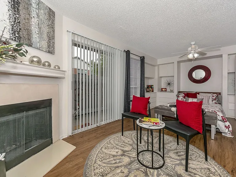 Centerpoint Apartments — Photo 30