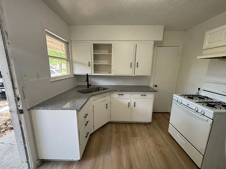 402 N Jefferson St — Photo 7