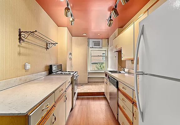 5th image of 25 E End Ave APT 3A