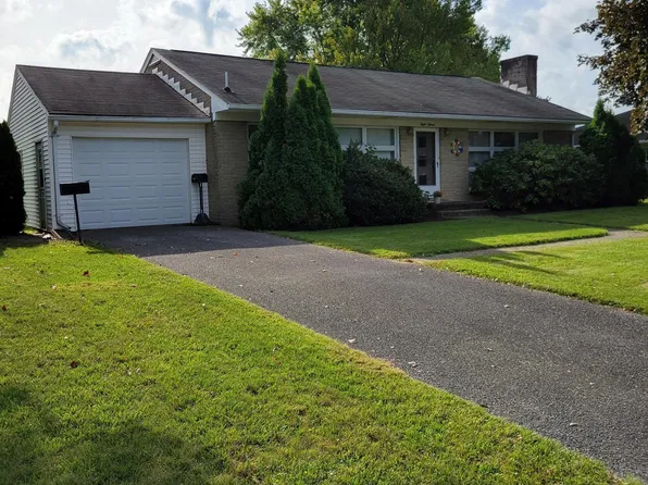 815 Fairview Ave W, Waynesboro, PA 17268