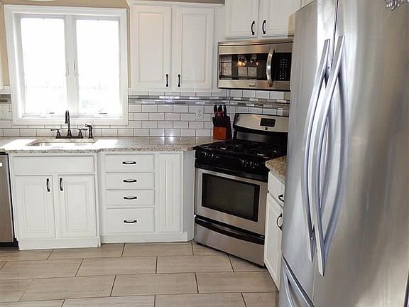 5th image of 7 Munger Hill Rd