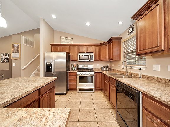 2nd image of 267 East Ln