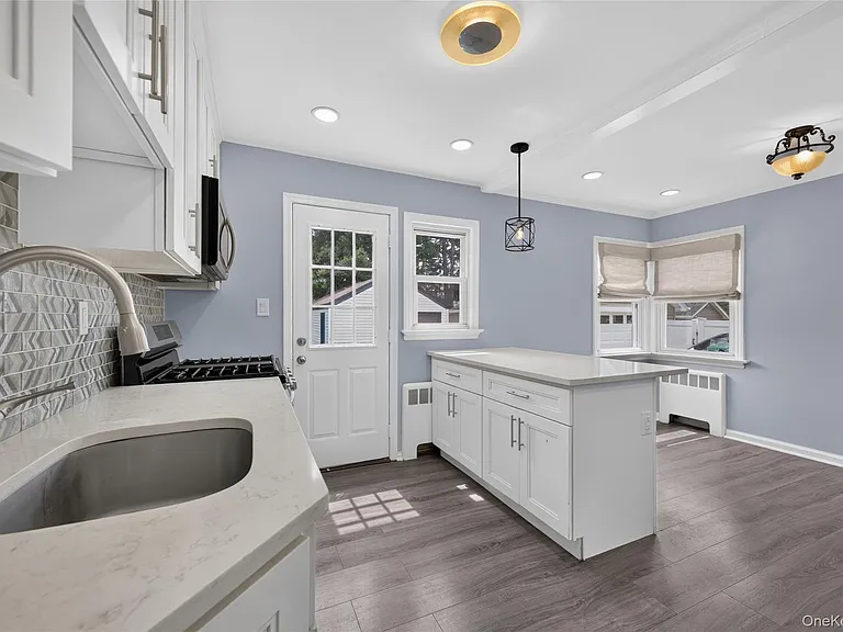 121 Sheridan Ave — Photo 9