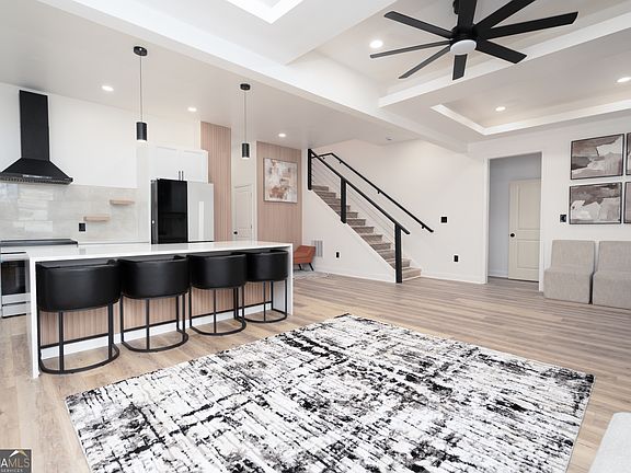 5th image of 362 Roy St SW