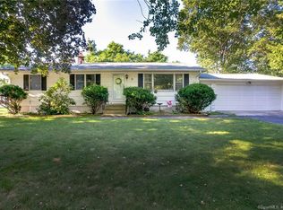 31 Ashburn Ln, Milford, CT 06460