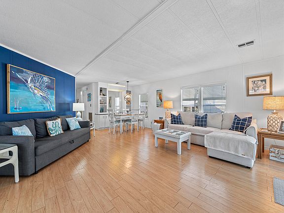 3rd image of 806 S Jade Dr