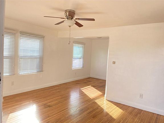 4th image of 4672 Boundary St