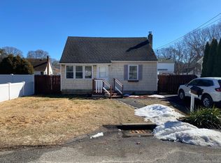 9 Beechwood Drive, Shirley, NY 11967