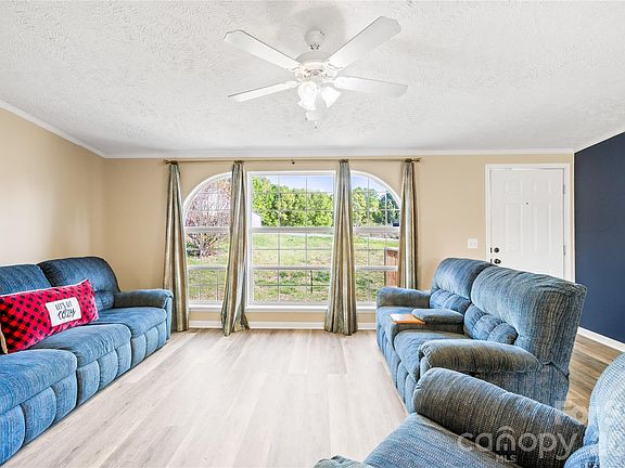 3rd image of 108 Ashland Ct