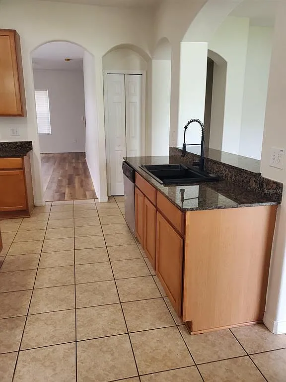 6 bed, 3.0 bath, 2992 sqft, $3,000 — Photo 3