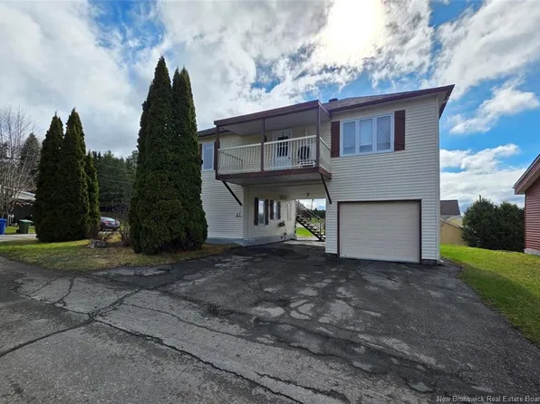 21 Ben Martin Ave, Edmundston, NB E7C 1E5