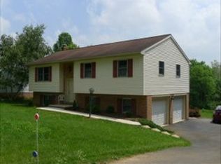 2004 Pennwick Rd, Lancaster, PA 17601