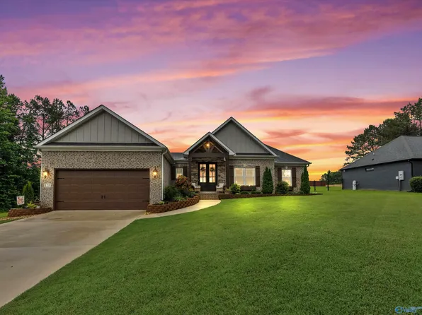 125 Shady Oak Ln, New Market, AL 35761
