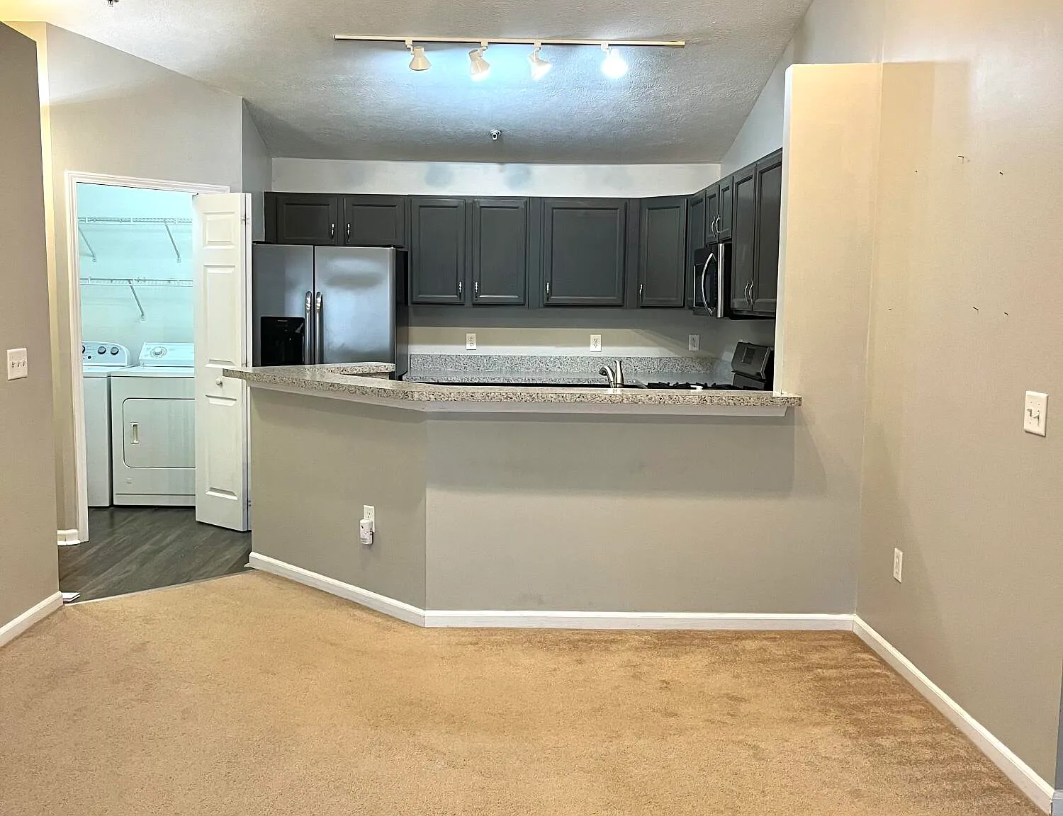 2 bed, 2.0 bath, 1345 sqft, $2,100 — Photo 4