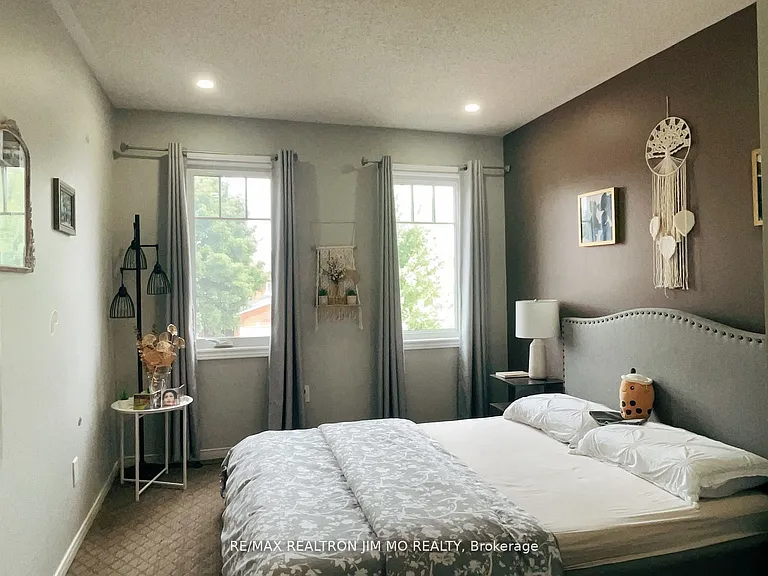 60 Silverbirch Pl — Photo 18