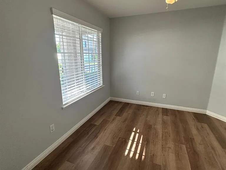2928 Norwich Ave — Photo 12