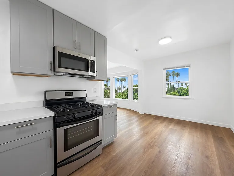 9132 Crenshaw Blvd #9132.5 — Photo 1