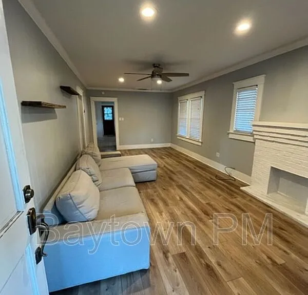 203 W Haya St — Photo 2