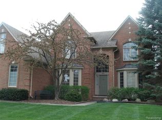 1864 Cloverdale Dr, Rochester, MI 48307