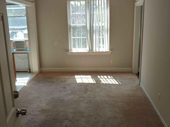 3rd image of 306 Ingleside Ave
