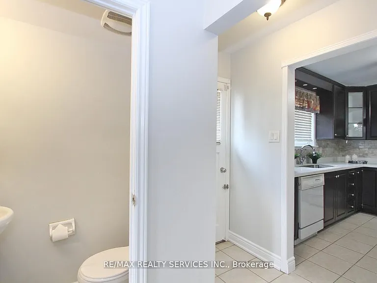 185 Earnscliffe Cir — Photo 13