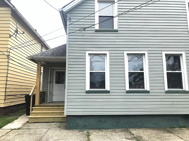 4313 Apple Ave — Photo 1