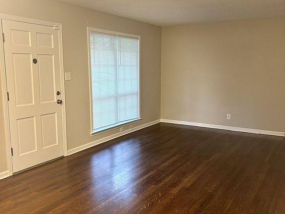 4th image of 4042 Twin Lakes Dr