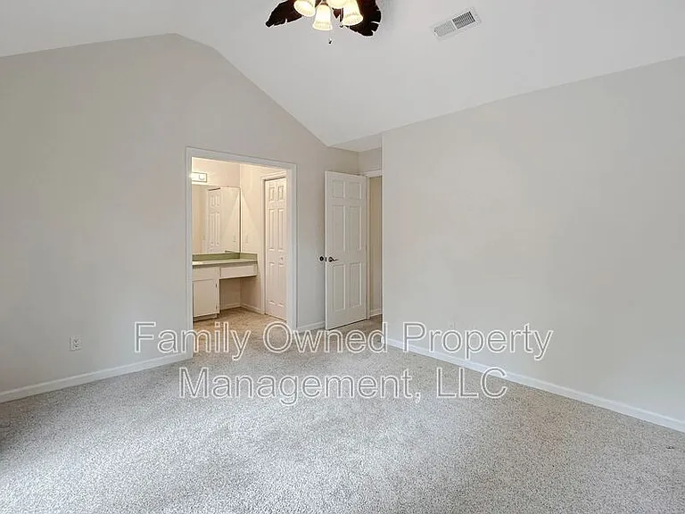 105 Pryors Ln — Photo 25