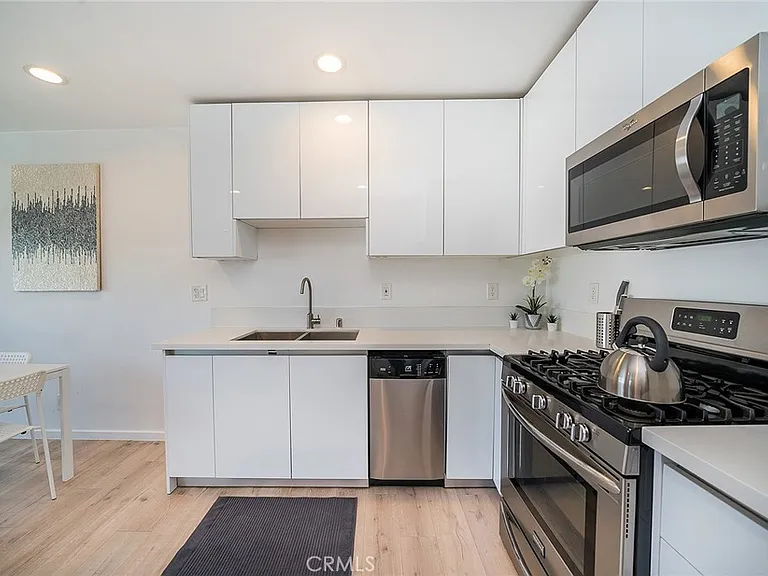 11918 Hart St #4 — Photo 7