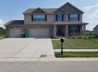 817 Tanzanite Ln, Mascoutah, IL 62258