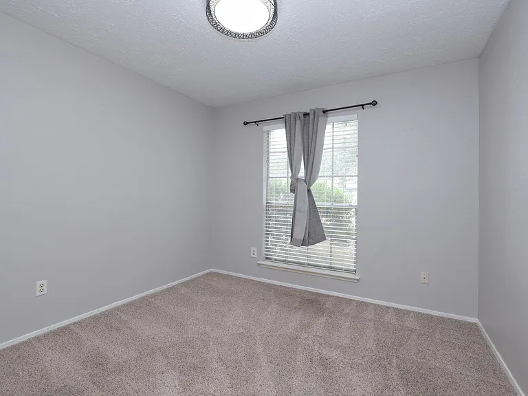4623 Whispering Rock Ln — Photo 26