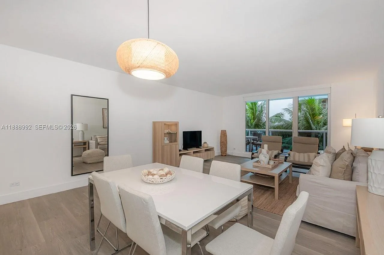 Roney Palace Condo — Photo 2