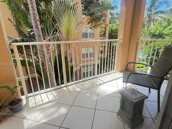 19801 E Country Club Dr, Aventura, FL