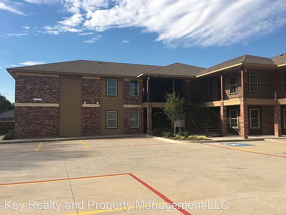3rd image of 2442 NW 39th St #207