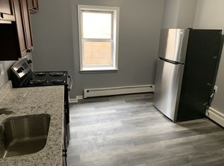 698 Park St #4, Hartford, CT 06106