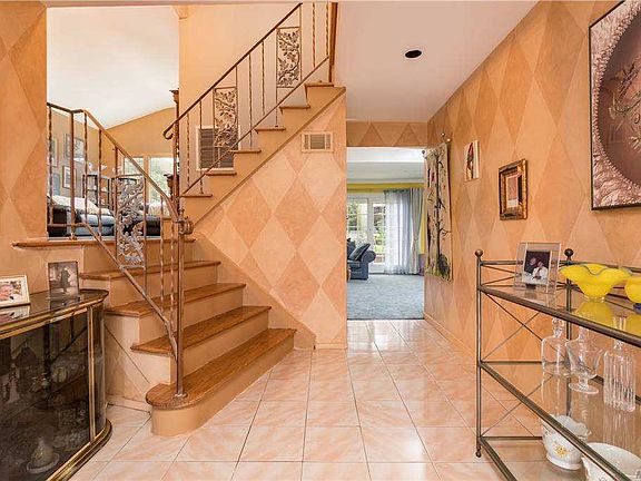 3rd image of 2037 Stewart Ave